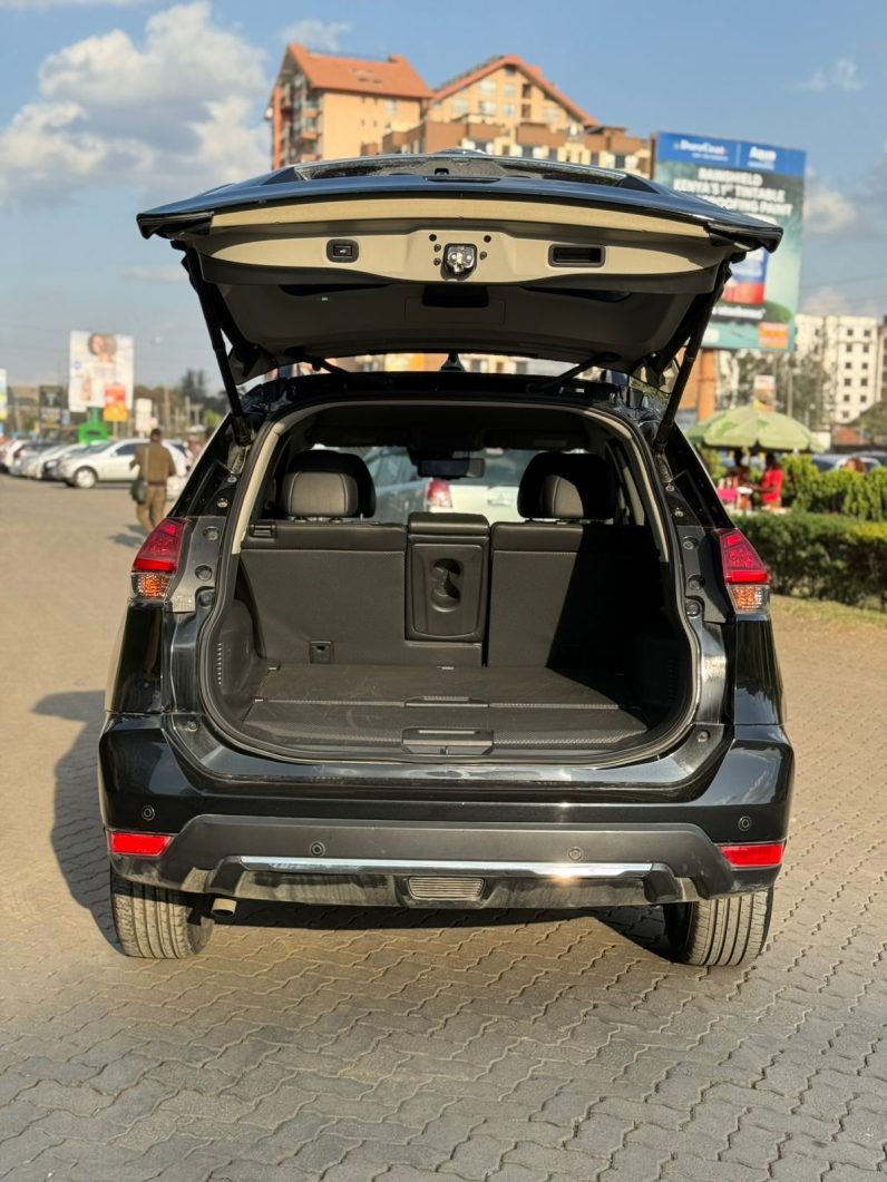 
								Nissan X-Trail full									
