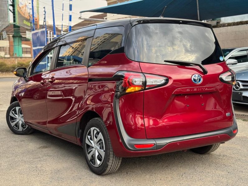 
								Toyota Sienta full									