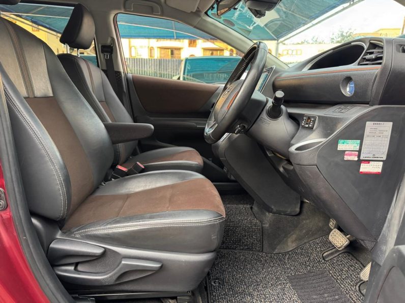 
								Toyota Sienta full									