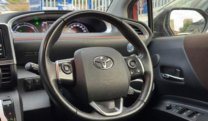 
								Toyota Sienta full									