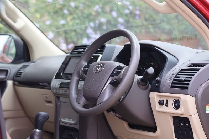 
								Toyota Land Cruiser Prado TXL full									