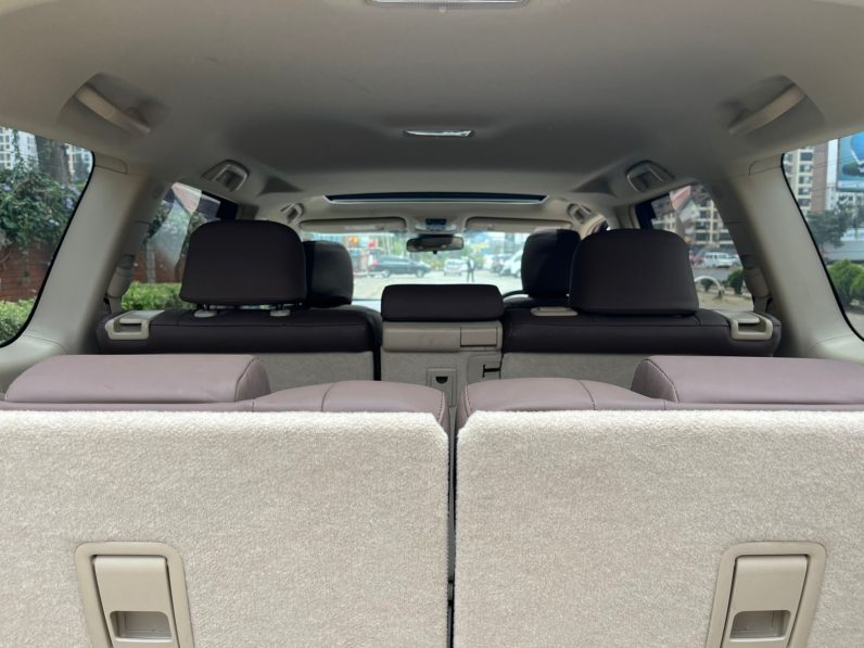 
								Toyota Land Cruiser Prado TXL full									