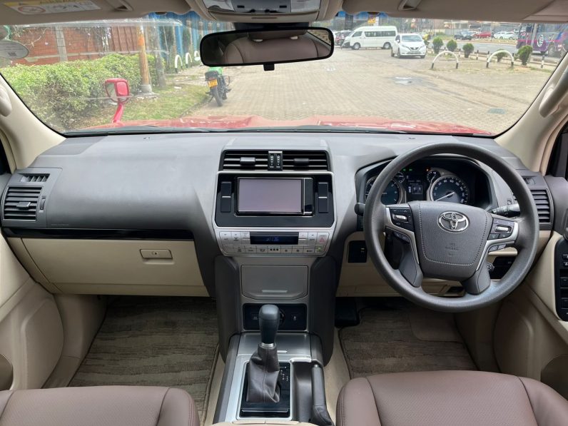 
								Toyota Land Cruiser Prado TXL full									