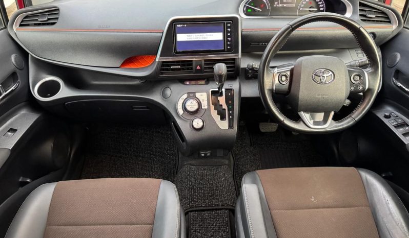 
								Toyota Sienta full									