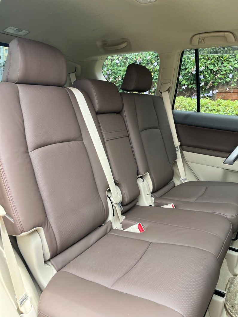 
								Toyota Land Cruiser Prado TXL full									