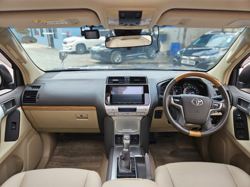 
								Toyota LandCruiser TXL full									