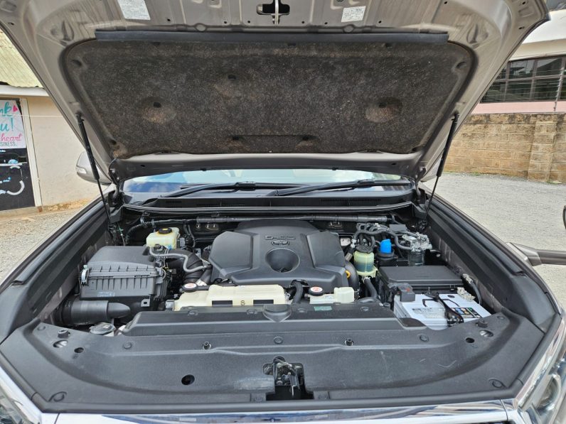 
								Toyota LandCruiser TXL full									