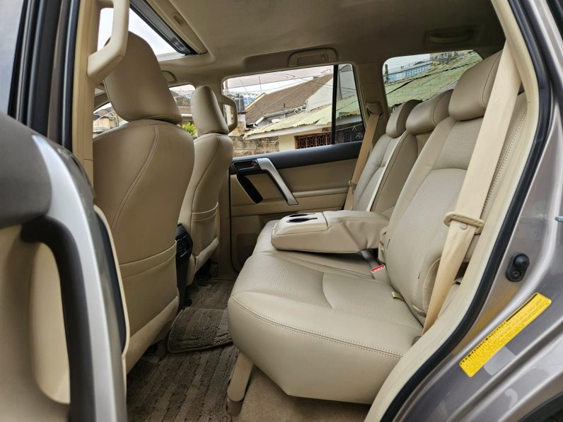 
								Toyota LandCruiser TXL full									