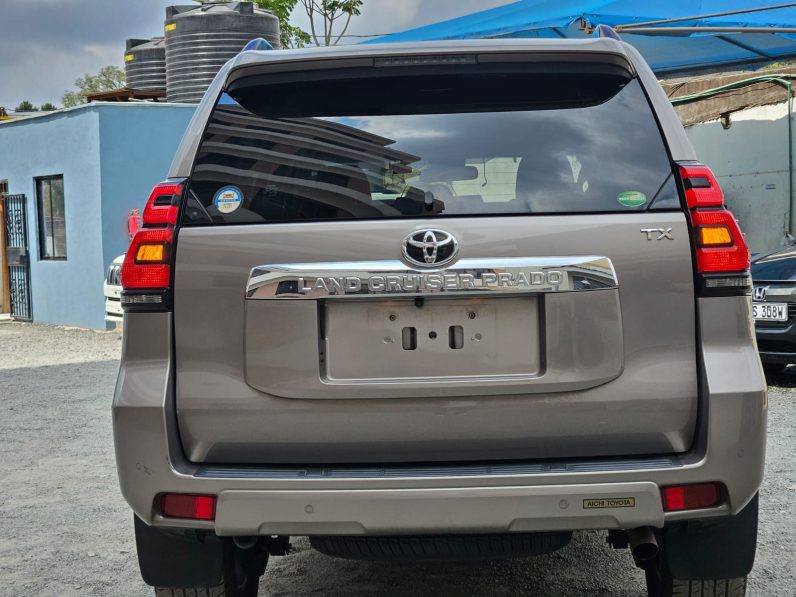 
								Toyota LandCruiser TXL full									