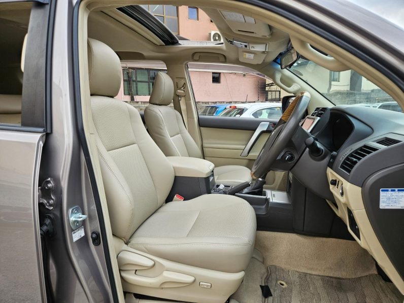 
								Toyota LandCruiser TXL full									