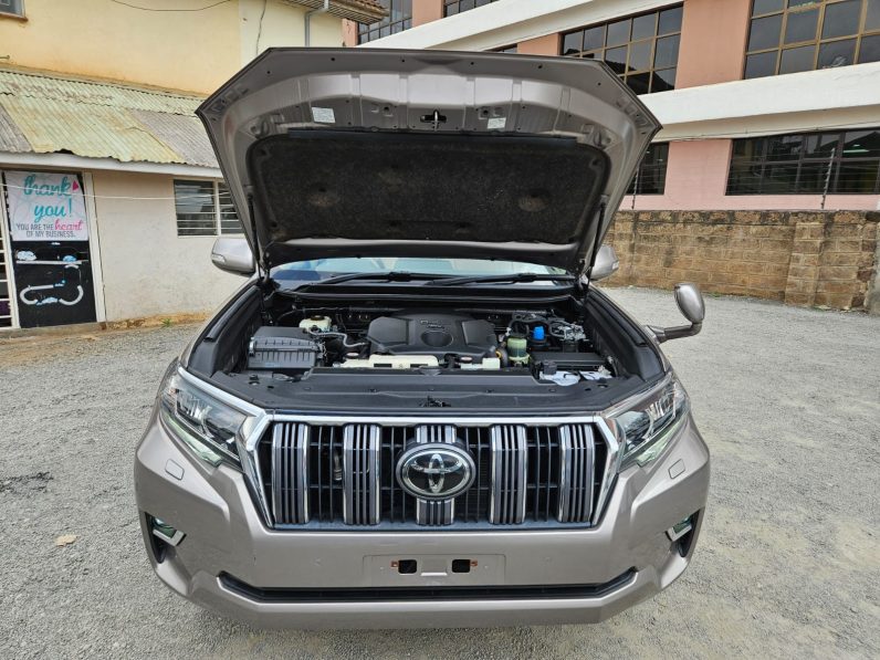 
								Toyota LandCruiser TXL full									