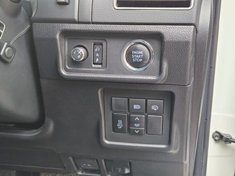 
								Toyota land Cruiser prado TZG full									