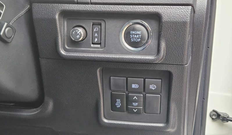 
								Toyota land Cruiser prado TZG full									