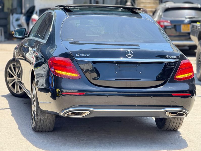 
								Mercedes-Benz E43 AMG full									
