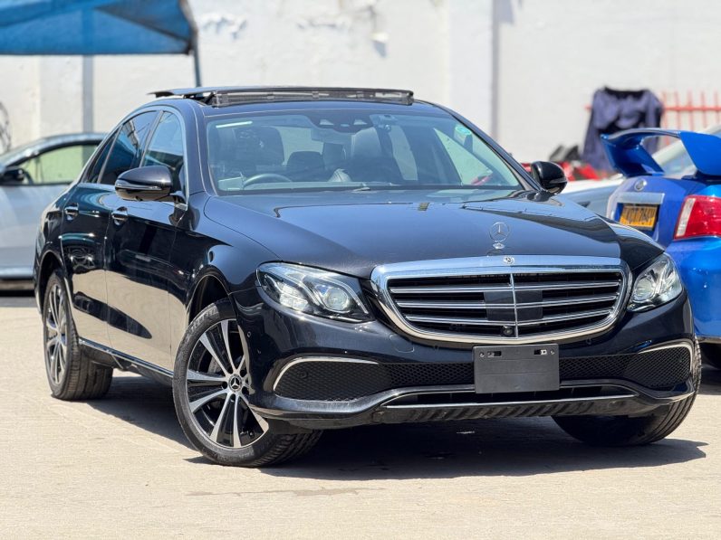 
								Mercedes-Benz E43 AMG full									