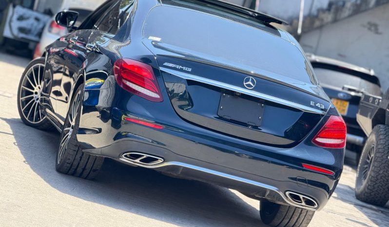 
								Mercedes-Benz E43 AMG full									