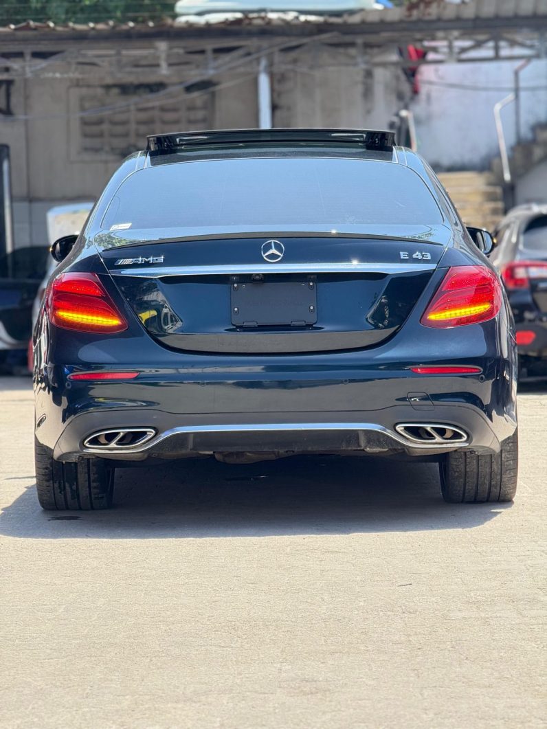 
								Mercedes-Benz E43 AMG full									