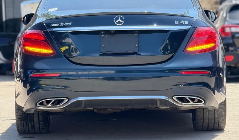 
								Mercedes-Benz E43 AMG full									