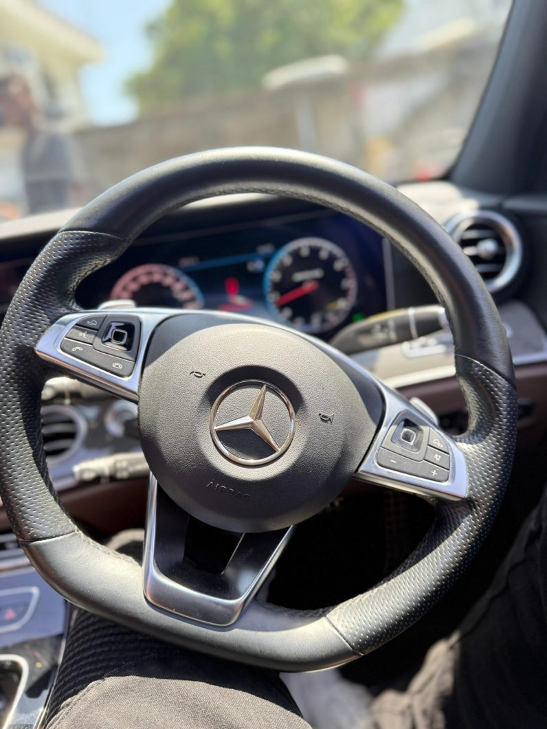 
								Mercedes-Benz E43 AMG full									