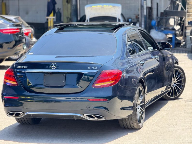 
								Mercedes-Benz E43 AMG full									