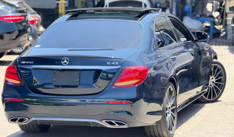 
								Mercedes-Benz E43 AMG full									