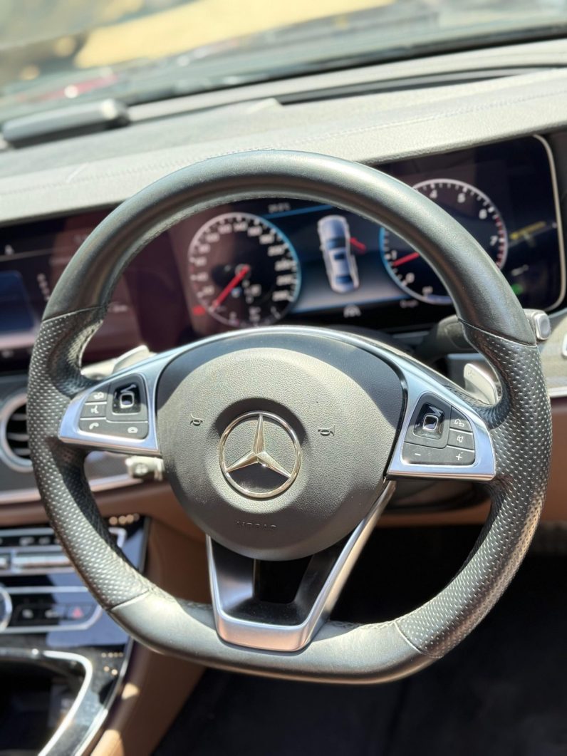 
								Mercedes-Benz E43 AMG full									