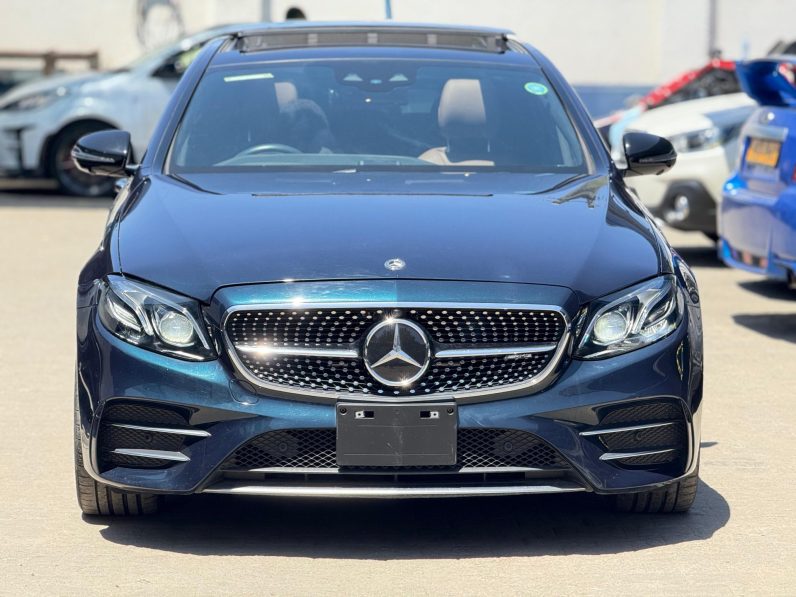 
								Mercedes-Benz E43 AMG full									