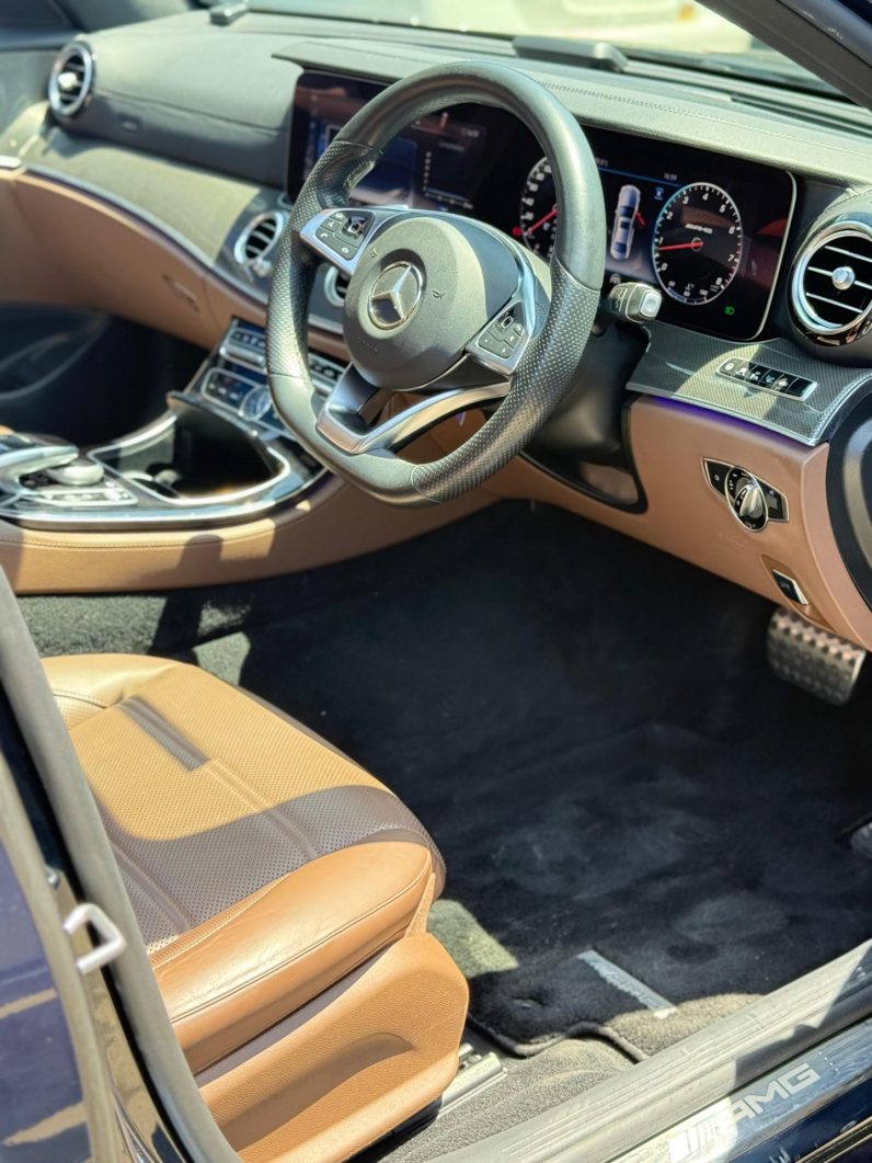 
								Mercedes-Benz E43 AMG full									