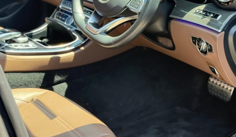 
								Mercedes-Benz E43 AMG full									