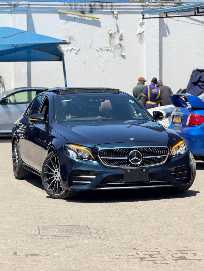 
								Mercedes-Benz E43 AMG full									