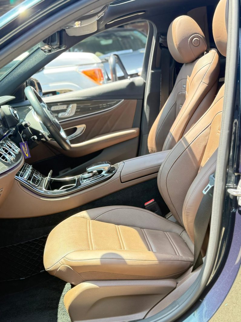 
								Mercedes-Benz E43 AMG full									