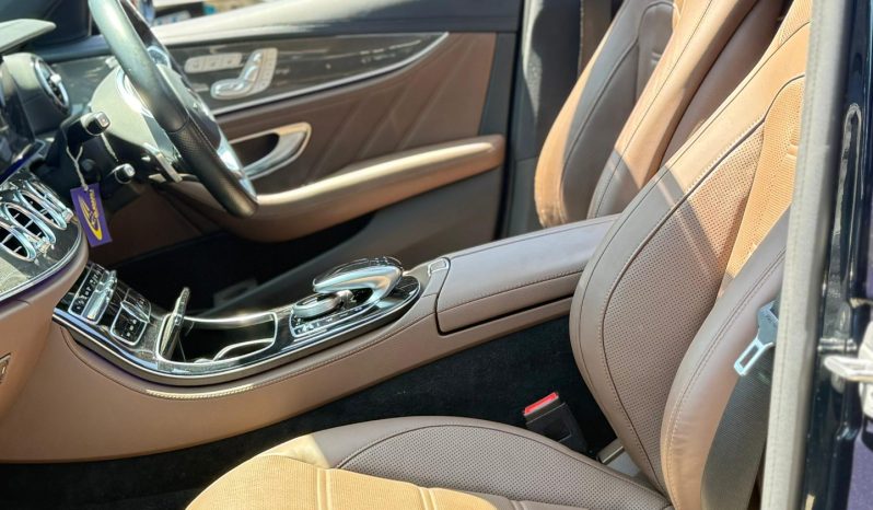 
								Mercedes-Benz E43 AMG full									