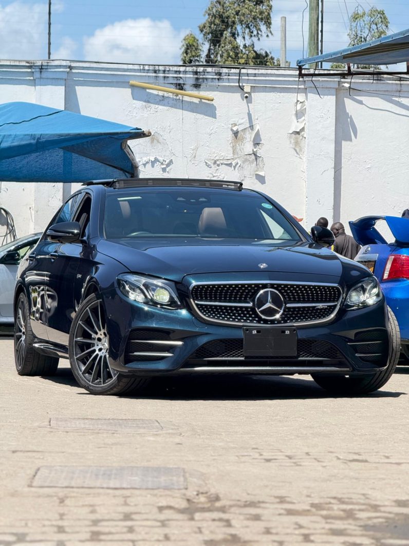 
								Mercedes-Benz E43 AMG full									