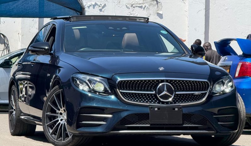 
								Mercedes-Benz E43 AMG full									