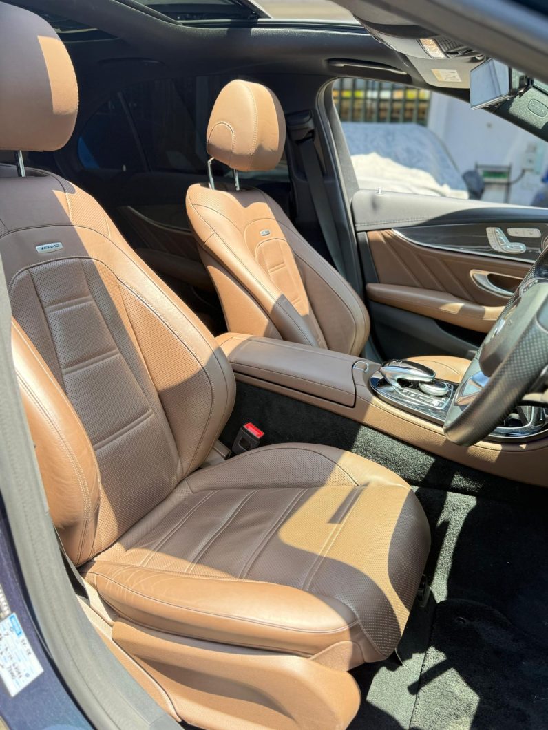 
								Mercedes-Benz E43 AMG full									