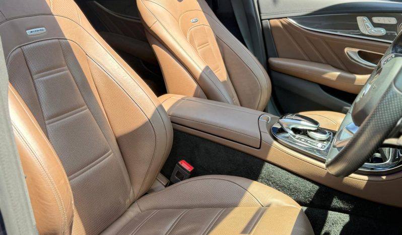 
								Mercedes-Benz E43 AMG full									