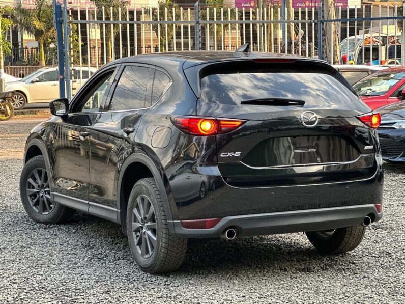 
								Mazda CX-5 full									