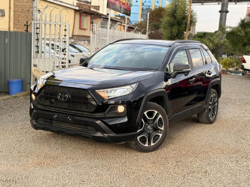 
								Toyota RAV4 full									