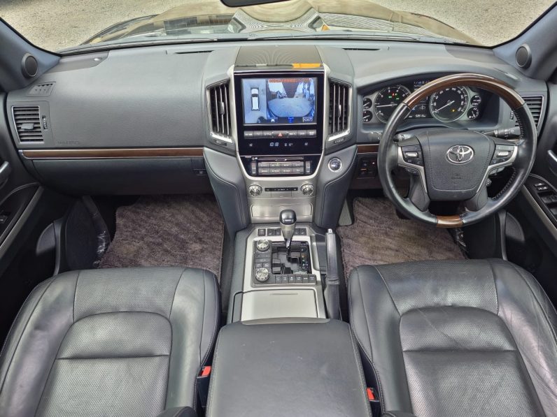 
								Toyota LandCruiser 200 Series (LC200) full									