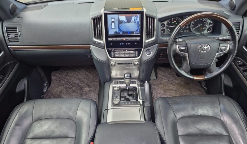 
								Toyota LandCruiser 200 Series (LC200) full									