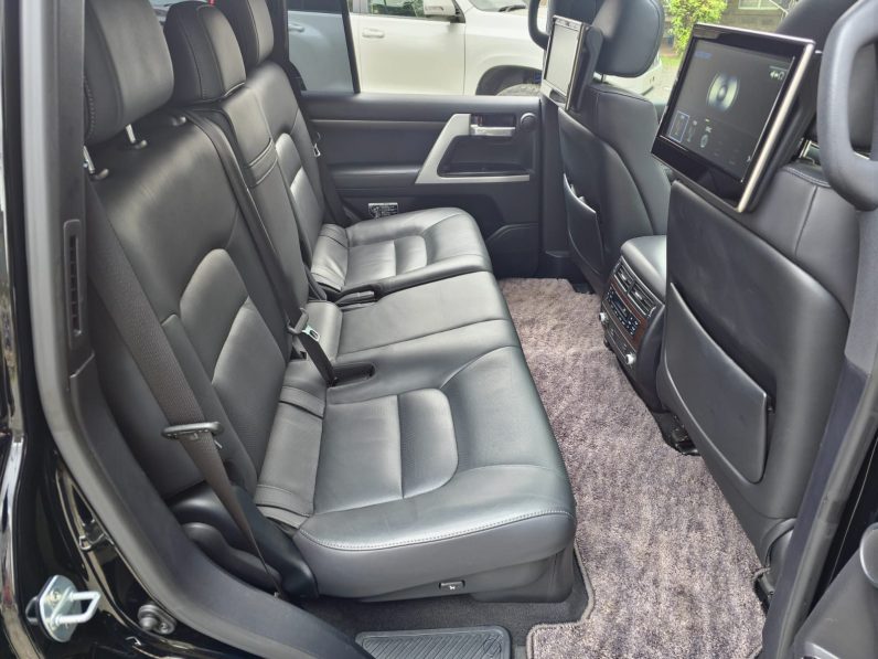 
								Toyota LandCruiser 200 Series (LC200) full									