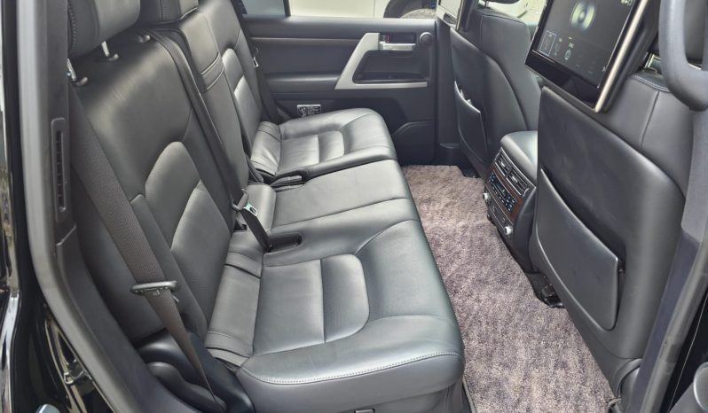 
								Toyota LandCruiser 200 Series (LC200) full									