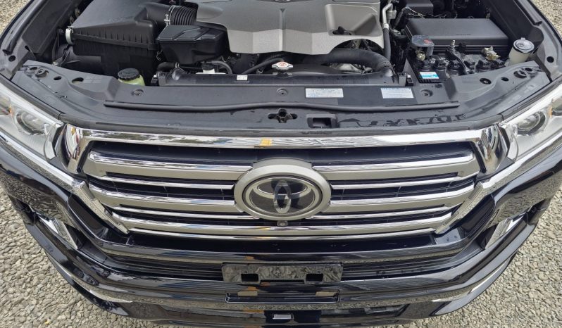 
								Toyota LandCruiser 200 Series (LC200) full									