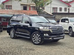 Toyota LandCruiser 200 Series (LC200)