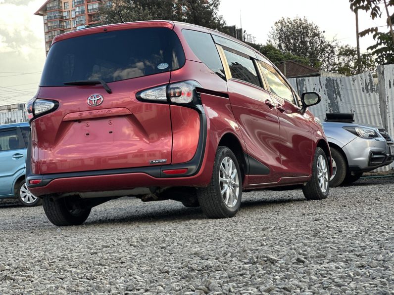 
								Toyota Sienta full									