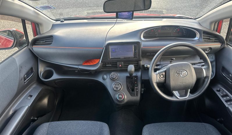 
								Toyota Sienta full									