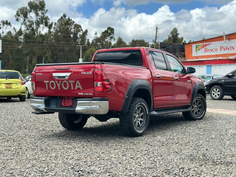 
								Toyota Hilux full									