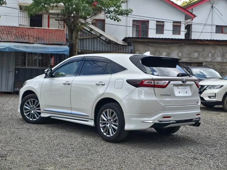 
								Toyota Harrier full									