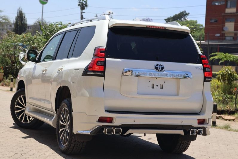 
								Toyota Land Cruiser TXL full									