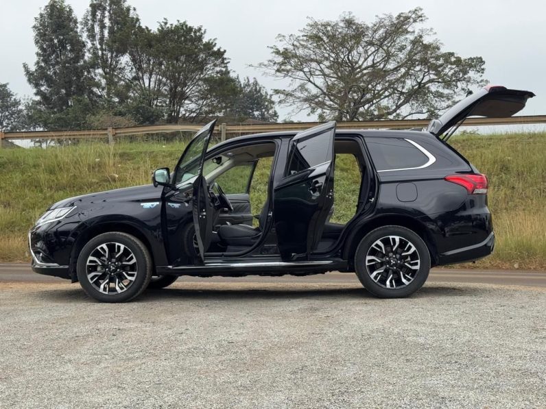 
								Mitsubishi Outlander full									